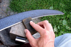 Peening a scythe blade