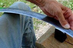 Peening a scythe blade